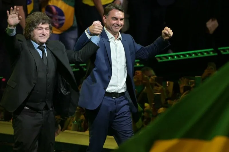Flávio Bolsonaro oficializa su candidatura presidencial