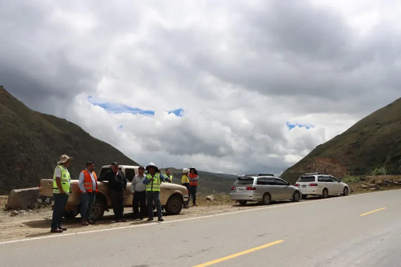Flujo vehicular en la carretera Santa Bárbara-Caranavi se duplicará en cuatro años, según el Gobierno