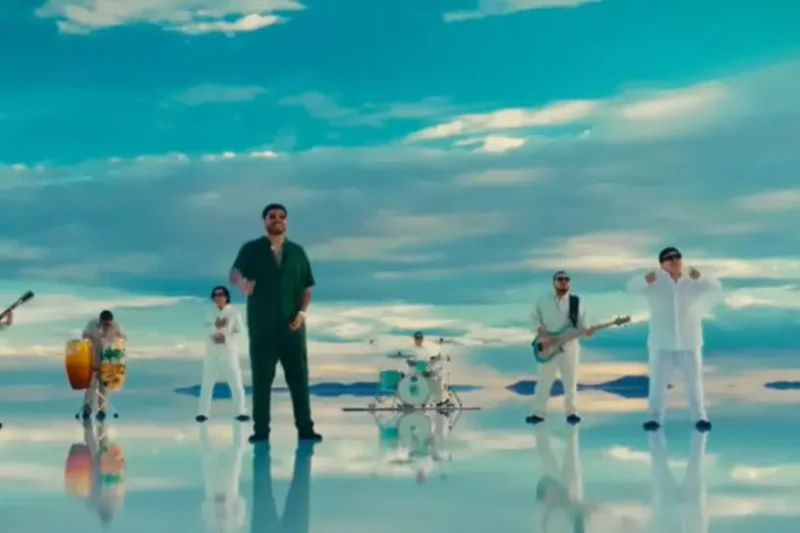 Grupo Firme de México graba video clip en el Salar de Uyuni