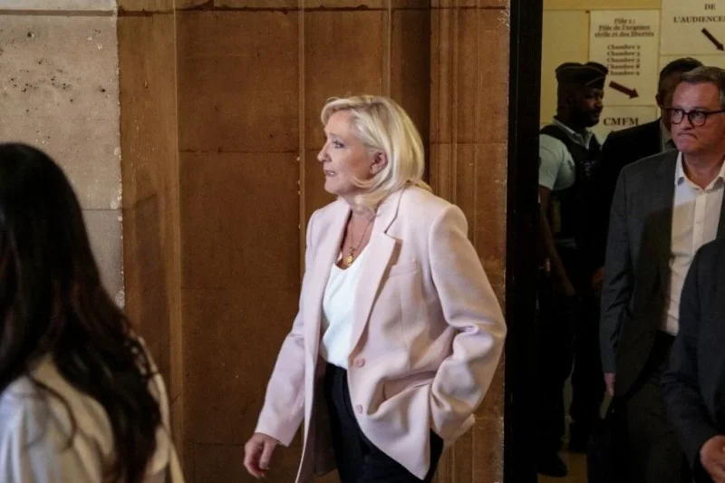 Marine Le Pen es condenada a un año de prisión domiciliaria pero se le permitirá presentarse a la presidencia de Francia en 2027