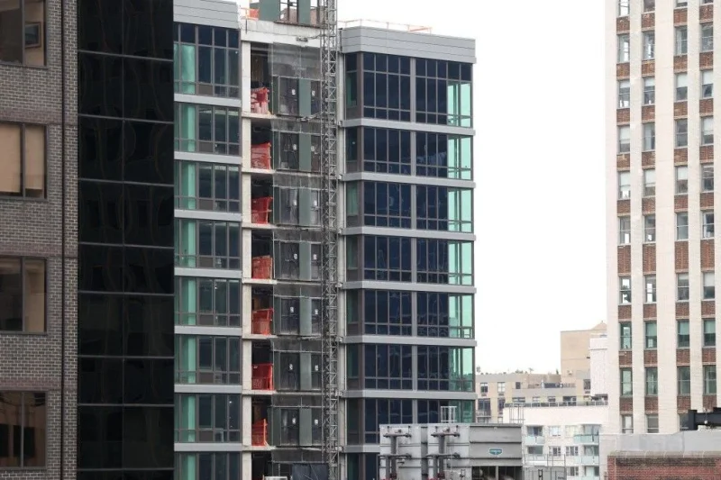 Evacúan de emergencia a cientos en Nueva York por el colapso de dos columnas de un edificio
