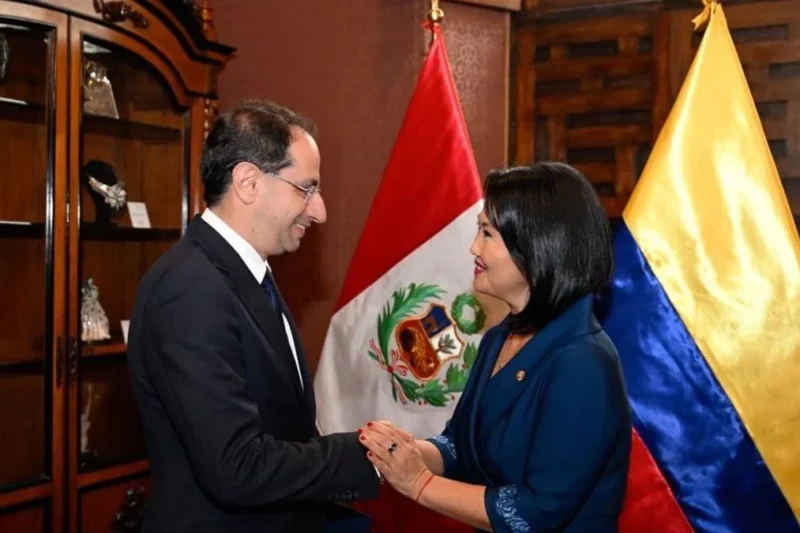Colombia y Perú acuerdan volver a nombrar embajadores tras reunión de Restrepo y Keiko