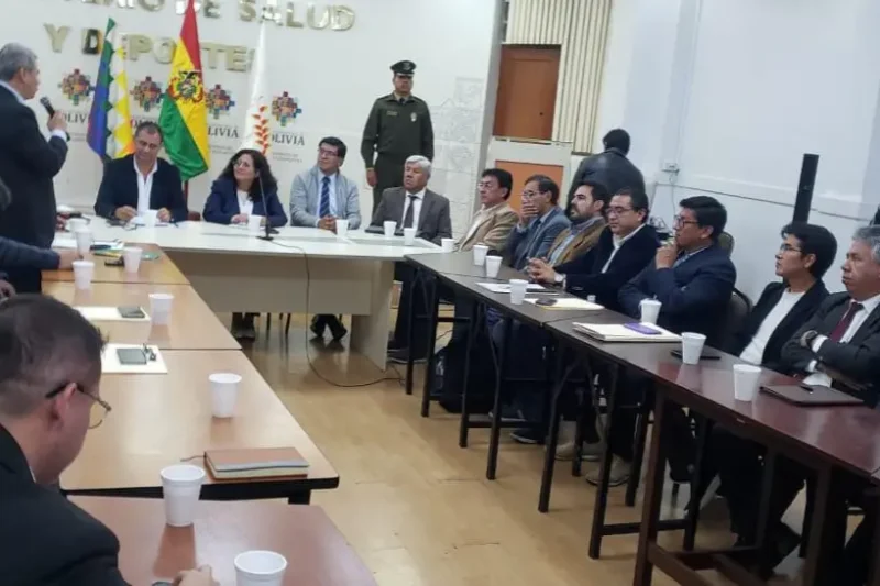 Médicos suspenden protestas tras acuerdo con el Ministerio de Salud