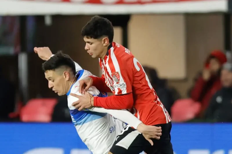 Universidad Católica salva empate ante Estudiantes en octavos