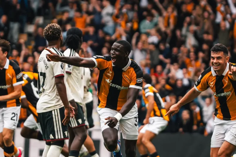 Manchester United humillado de entrada por el recién ascendido Hull