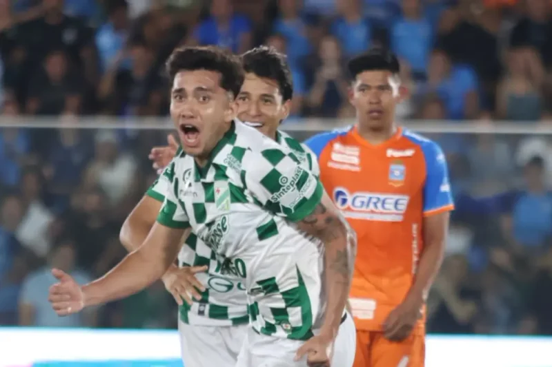 Oriente Petrolero golea a Blooming y se adueña del Clásico Cruceño