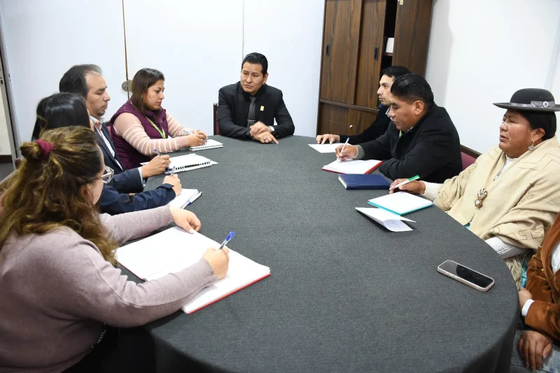 Fiscalía de La Paz acuerda capacitación y convenios con más de 60 municipios