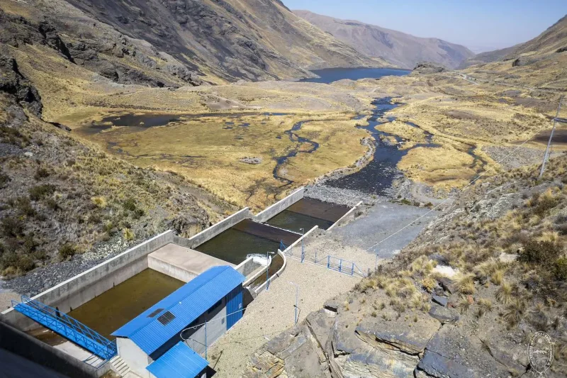La UMSA pide cuidar el agua tras verificar disminución en represa de Hampaturi