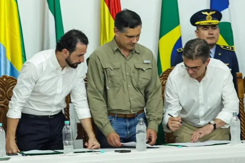 Bolivia y Brasil firman acuerdos de integración vial y aérea en San Ignacio de Velasco