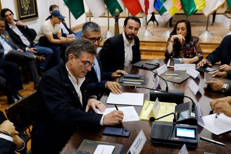 Los gobernadores no se van con un acuerdo político