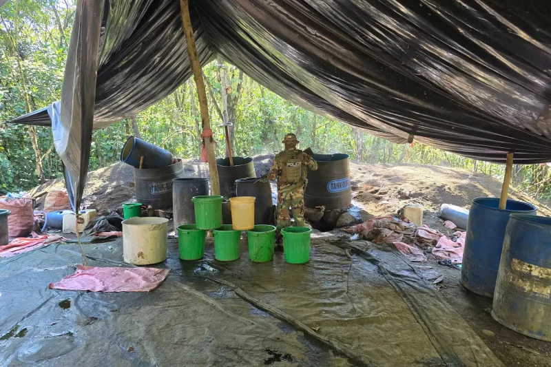FELCN destruye seis laboratorios y decomisa 850 litros de droga líquida en Cochabamba