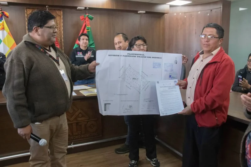 El Alto: Alcaldía entrega planimetrías a cuatro urbanizaciones