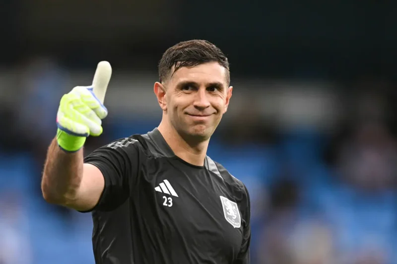 El Dibu, titular con el Chelsea horas después de su fichaje