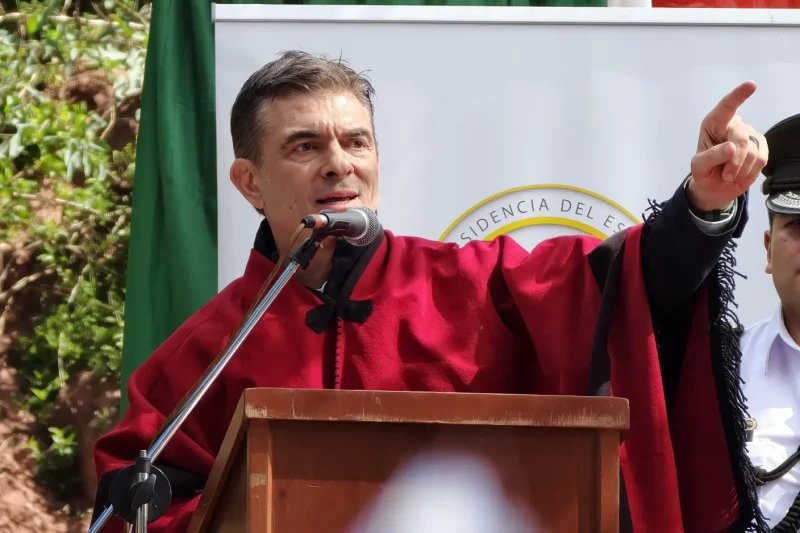 Dos velocidades: la crisis corre, el Gobierno va lento