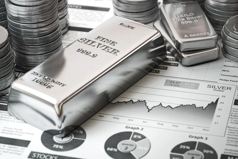 La plata escala 20% en agosto y toca los $us 70 la onza