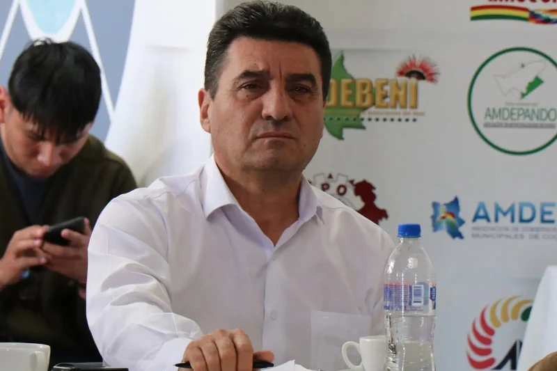 Alcaldes llevan agenda con cinco demandas a reunión con Paz