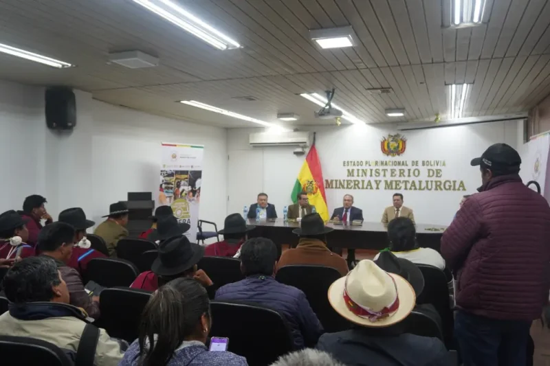 Minería socializa con la CSUTCB avances del nuevo Código Minero