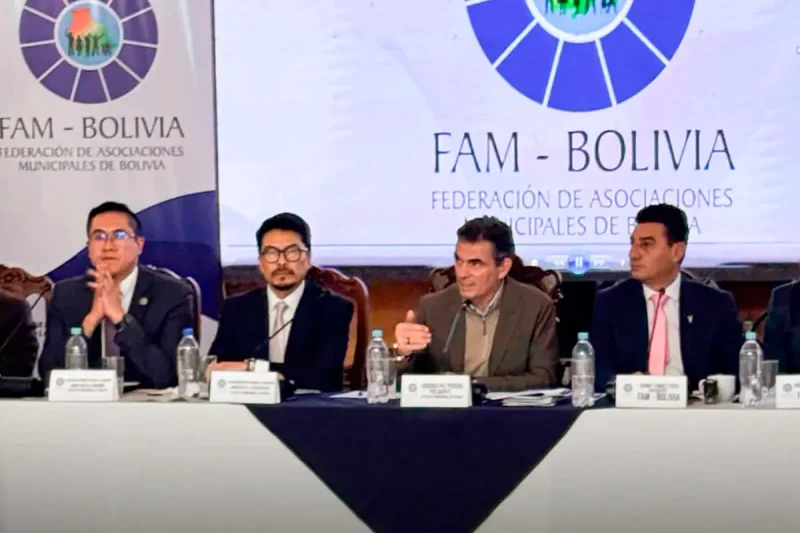 Gobierno y alcaldes acuerdan agenda y mesas técnicas para el 50/50