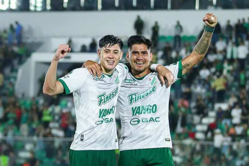 Oriente Petrolero resiste con diez y manda en el Grupo C