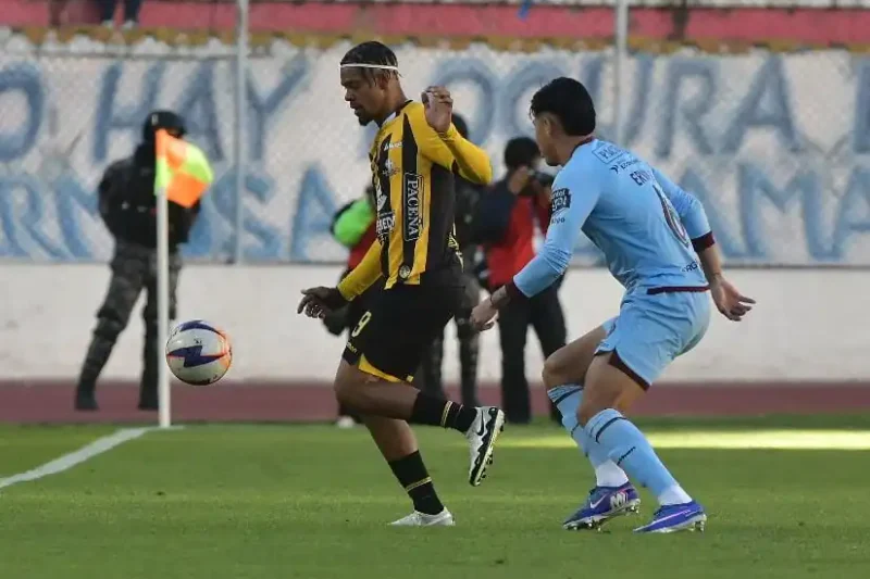The Strongest y Bolívar igualan en un clásico copero descafeinado