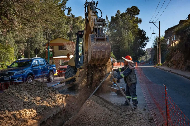Epsas renueva la red principal de agua y moderniza el control de presiones en Pampahasi