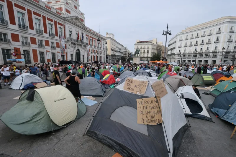 Cientos de personas acampan en Madrid por crisis de vivienda