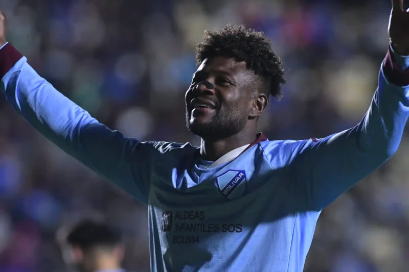 Bolívar vence 4-2 y de nuevo está en la punta