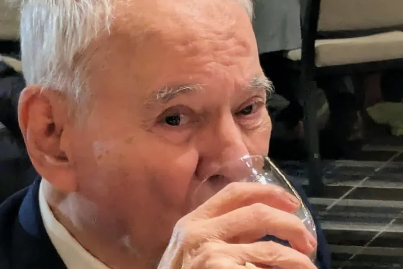 Sánchez de Lozada reaparece y llama a la unidad del MNR ante la crisis