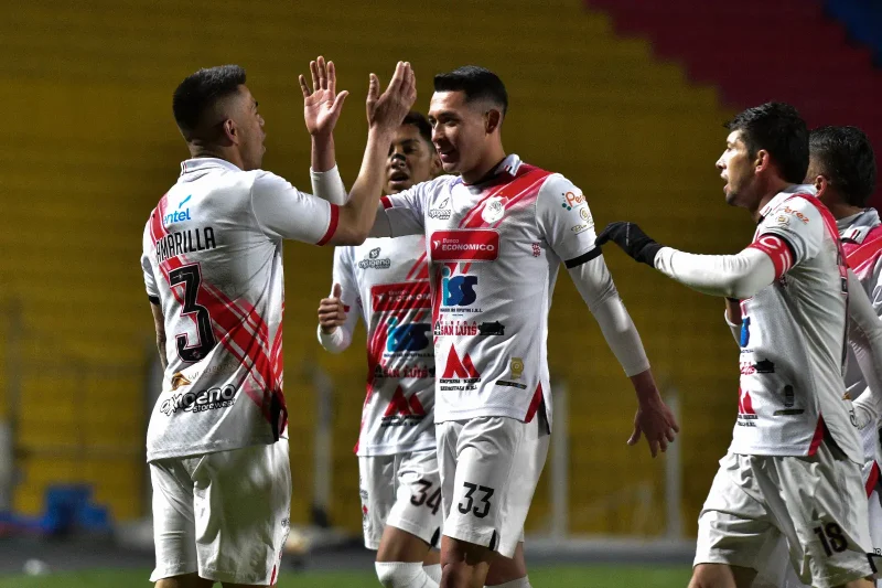 Nacional Potosí supera a Blooming y escala en la tabla