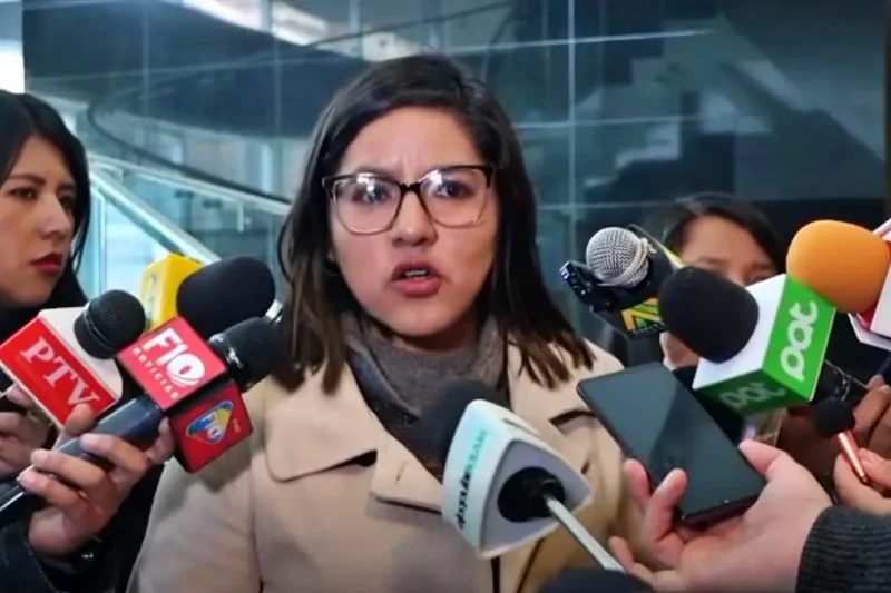 Claros cuestiona a Paz y le exige asumir errores de su gestión