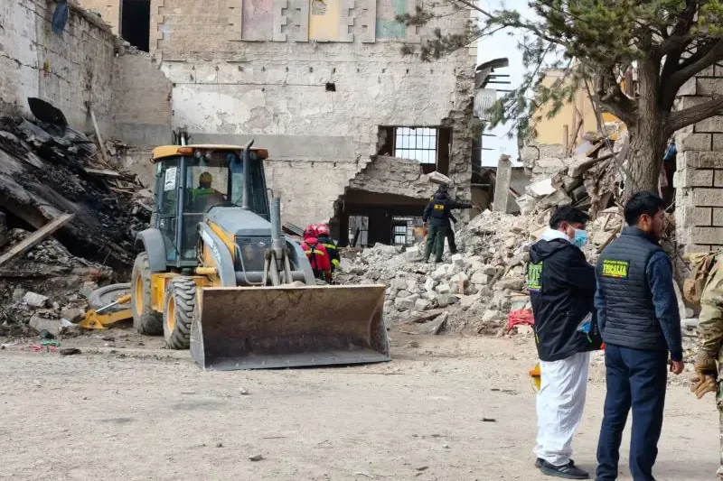 Encuentran el octavo cuerpo por la explosión en Viacha