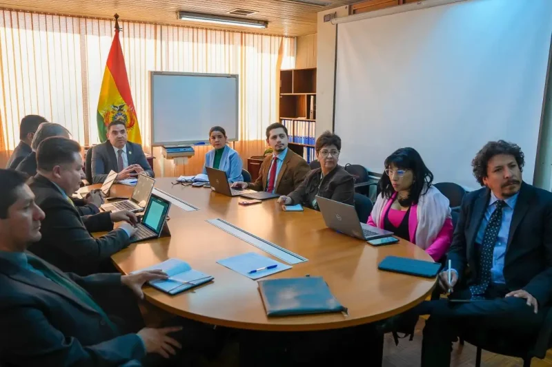 Gobierno y PNUD avanzan en agenda para fortalecer la industria e inversiones