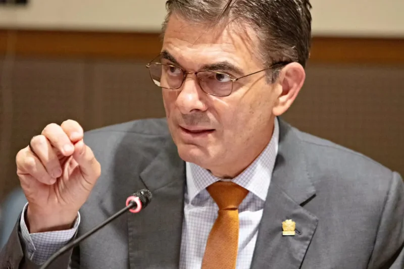Paz se reunirá con alcaldes para abordar el 50/50, el diésel y recursos para salud