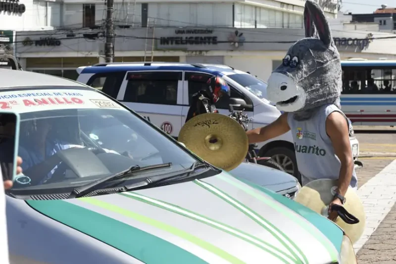 ‘Juanito’ vigila el respeto a las normas de tránsito en Santa Cruz
