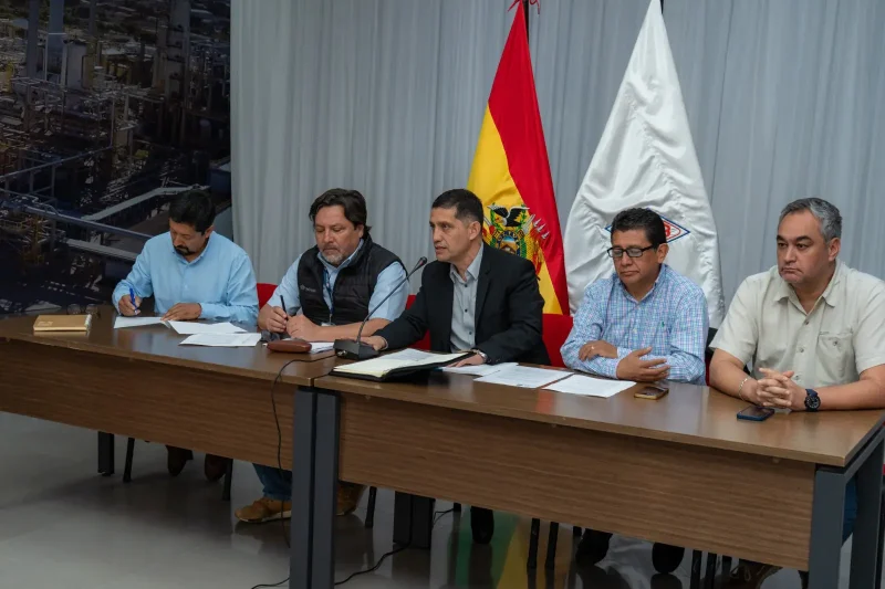 YPFB logra acuerdo con Campetrol y garantiza traslado de combustibles