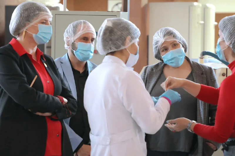 BID destaca las razones que facilitan el acceso al empleo formal en Bolivia
