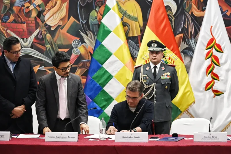 Paz y alcaldes acuerdan avanzar hacia un modelo 50/50 de distribución de recursos