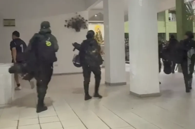 Policía alista despliegue a puntos de bloqueo en Santa Cruz