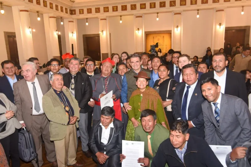 Paz entrega personerías jurídicas a organizaciones religiosas