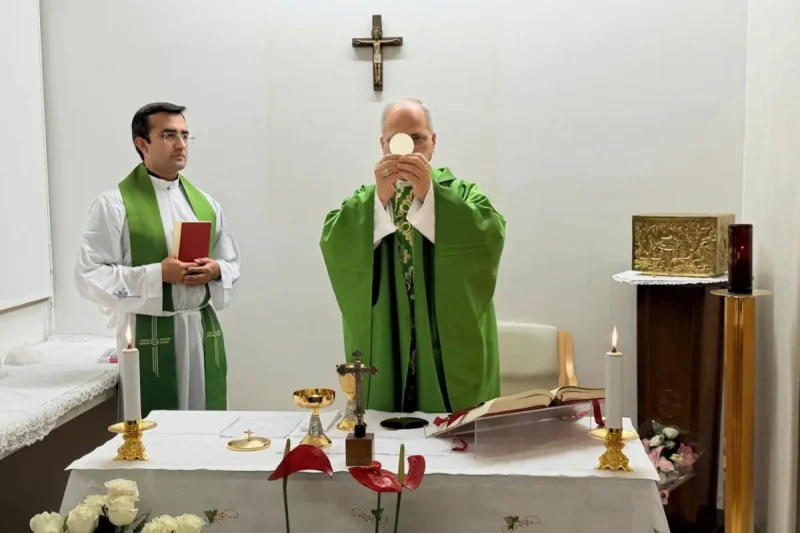El Papa celebra misa después de la operación de cáncer