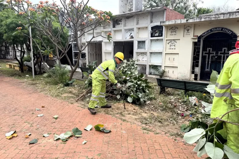 Alcaldía intensifica limpieza en el cementerio La Cuchilla