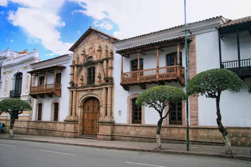 La Real Audiencia de Charcas y la ruptura republicana