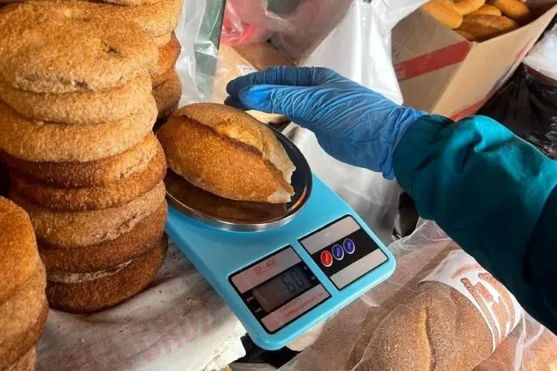 Dockweiler anuncia control conjunto del precio del pan en La Paz