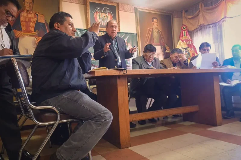 Choferes y ATT instalan mesa de diálogo para discutir tarifas transitorias