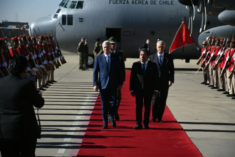 Kast en La Paz: ‘Comencemos a construir juntos el futuro de nuestras naciones’