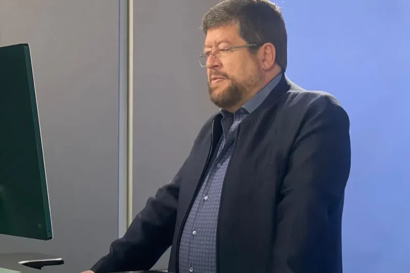 Samuel destaca los 44 años de democracia y recuerda a los perseguidos