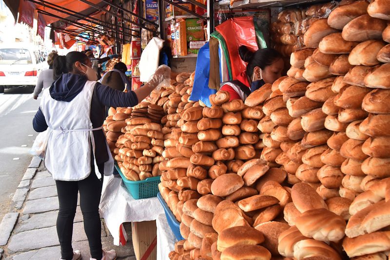 Gobierno y panificadores acuerdan mantener el precio del pan Bs 0,80